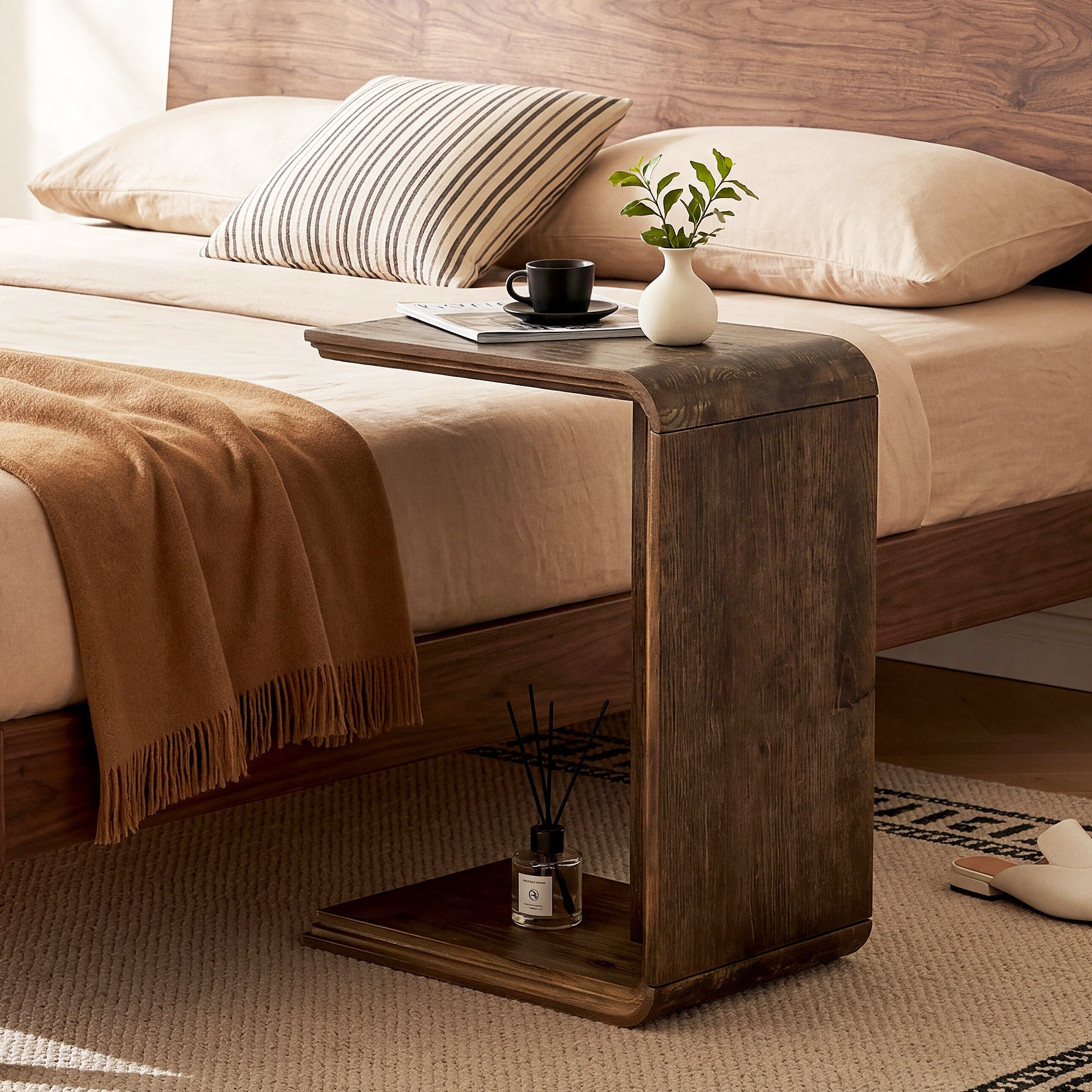 C-Shaped Solid Wood End Table, Narrow Side Table for Living Room and Bedroom