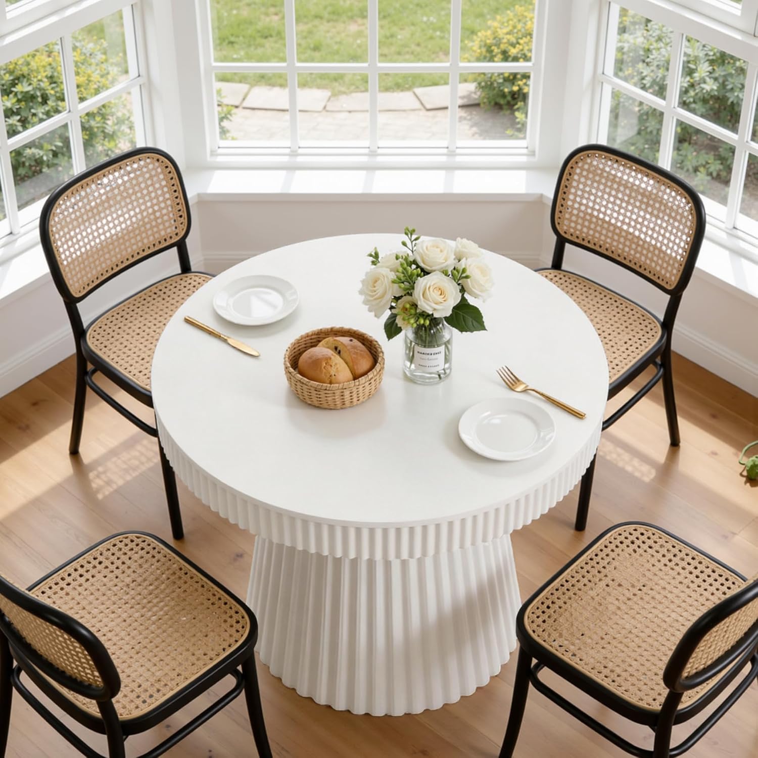 31.5" Modern Dining Table, Small Round Kitchen Table with Fluted Pedestal Base